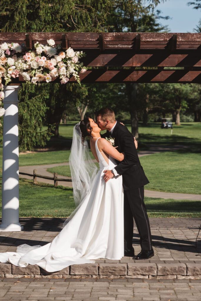 Wedding day at Downingtown Country Club in Downingtown, PA. Photographed by South Jersey, Philadelphia based wedding photographer Madison Neumann Photography.