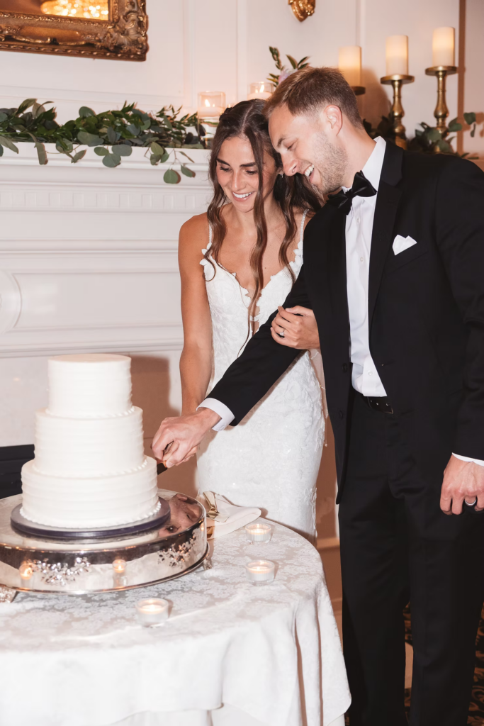 Newlyweds cut cake for wedding day at The William Penn Inn in Gwynedd, PA. Photographed by Pennsylvania South Jersey area wedding photographer Madison Neumann Photography.